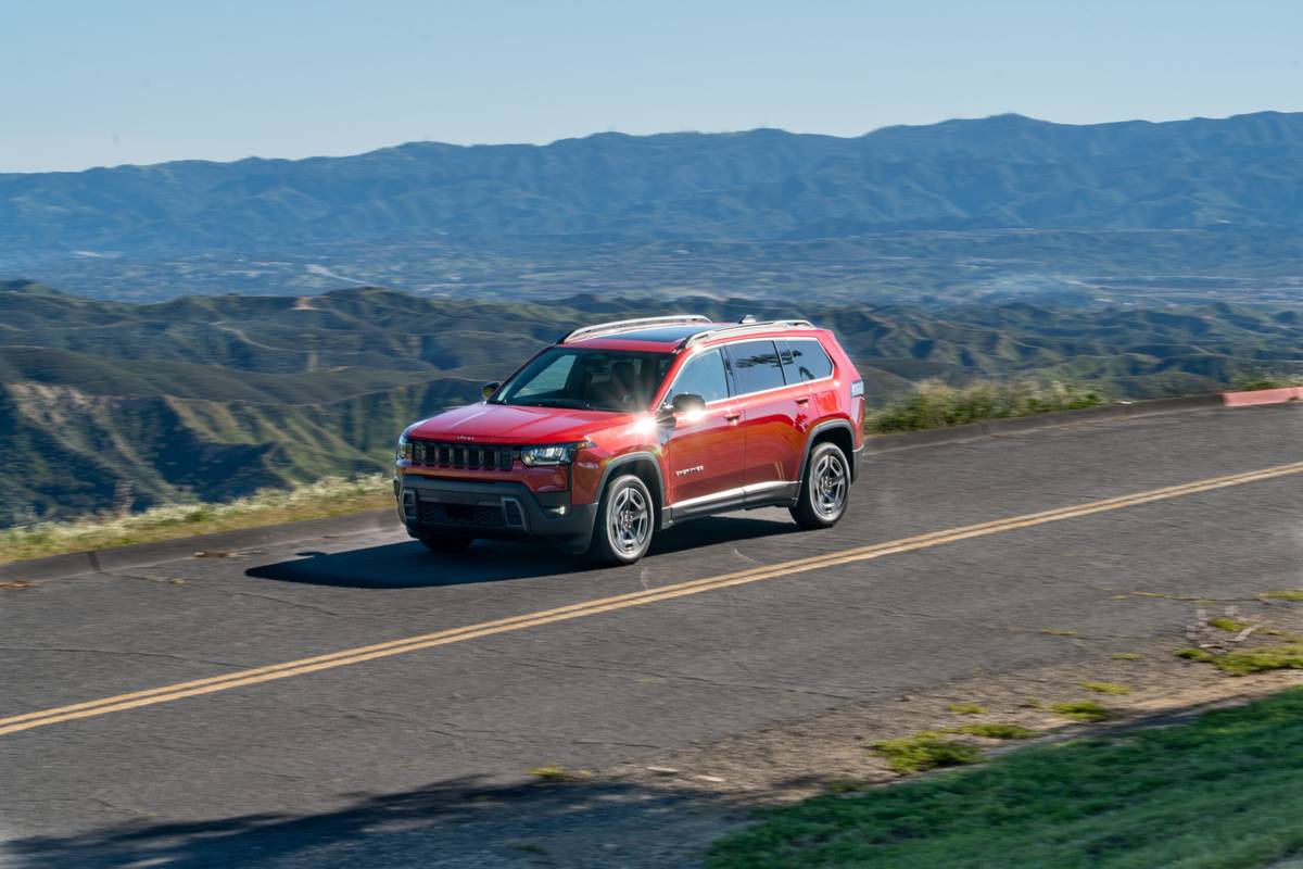 jeep cherokee limited 4x4 2026 47 exterior dynamic profile scaled jpg