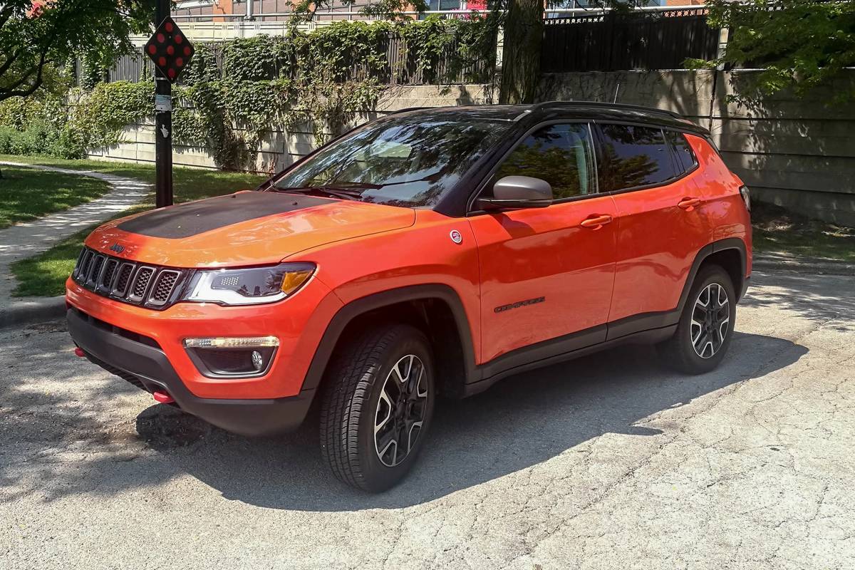 jeep-compass-2020-01-angle--exterior--front--orange.jpg