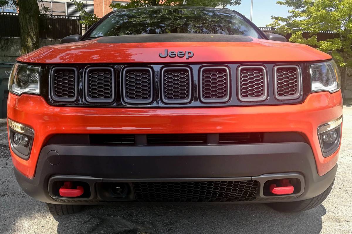 2020 Jeep Compass grille and headlights