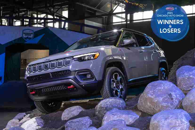 jeep-compass-2022-01-angle--exterior--front--gray-winners-and-losers.jpg