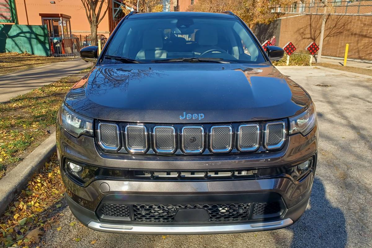 jeep-compass-2022-03-badge-black-exterior-grille-headlights-suv