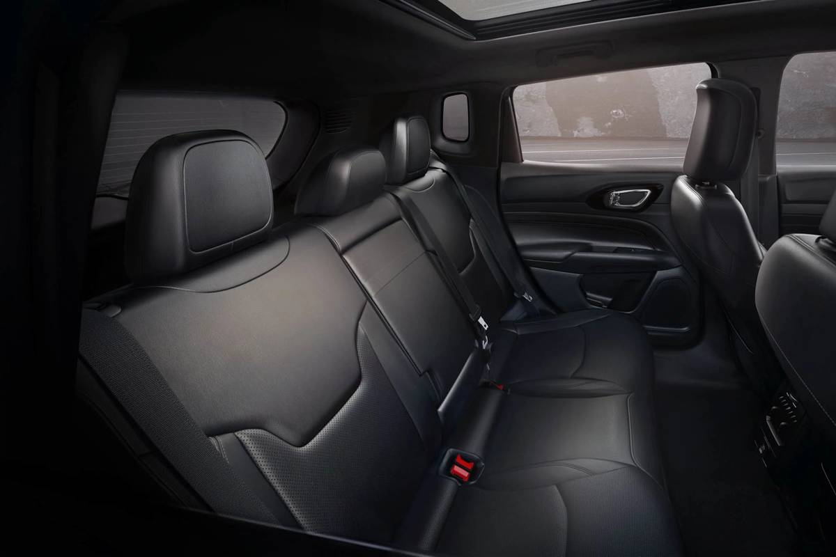 Jeep Compass facelift interior, UConnect 5, large touchscreen first  pictures