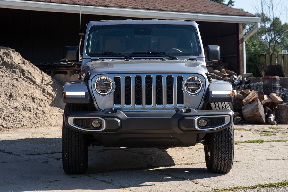 jeep gladiator 2020 08 exterior  front  silver jpg