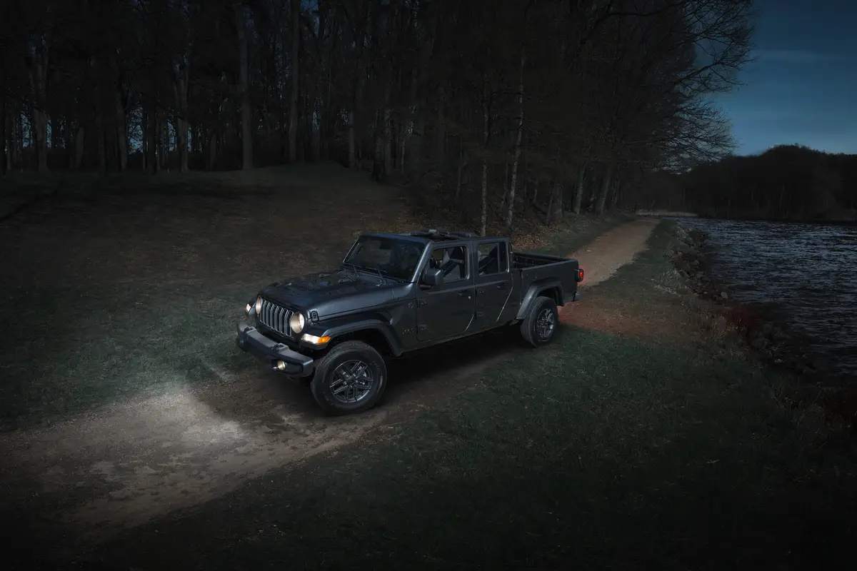 jeep gladiator dark sky 2025 exterior oem 01 jpg