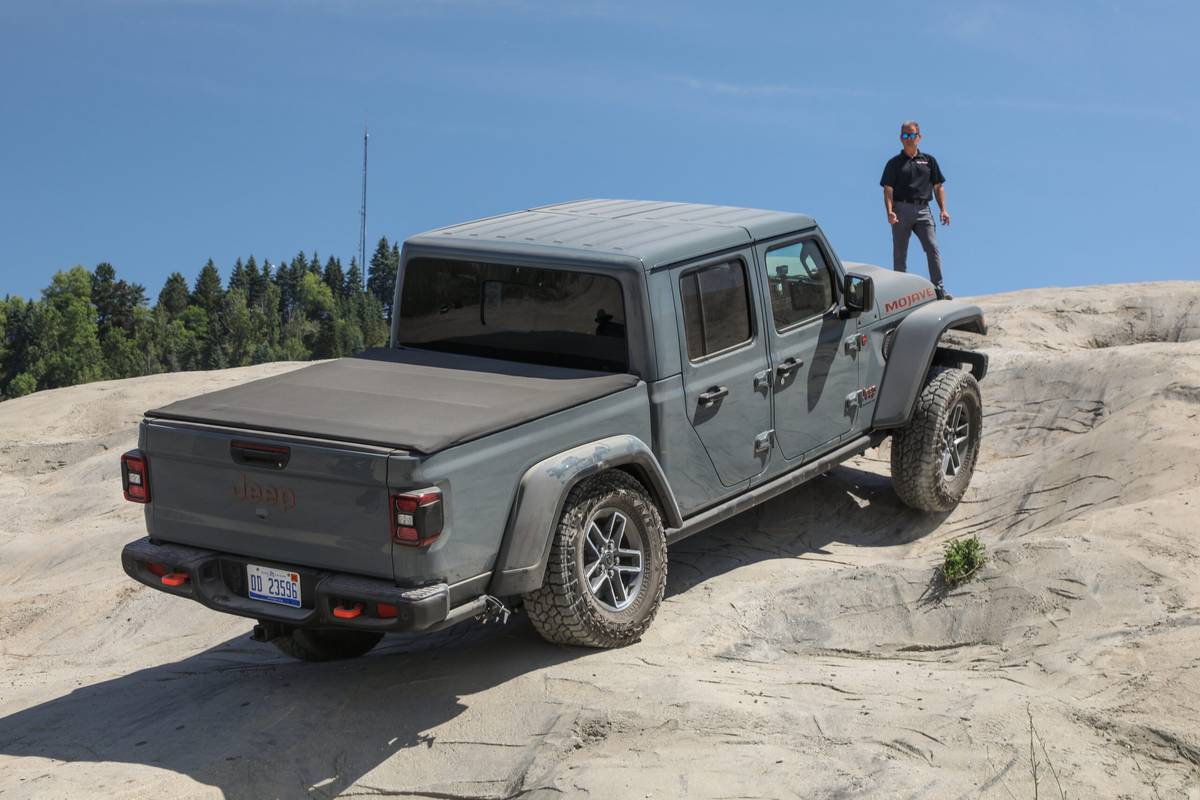 jeep gladiator mojave x 4x4 2025 07 exterior offroad rear angle scaled jpg