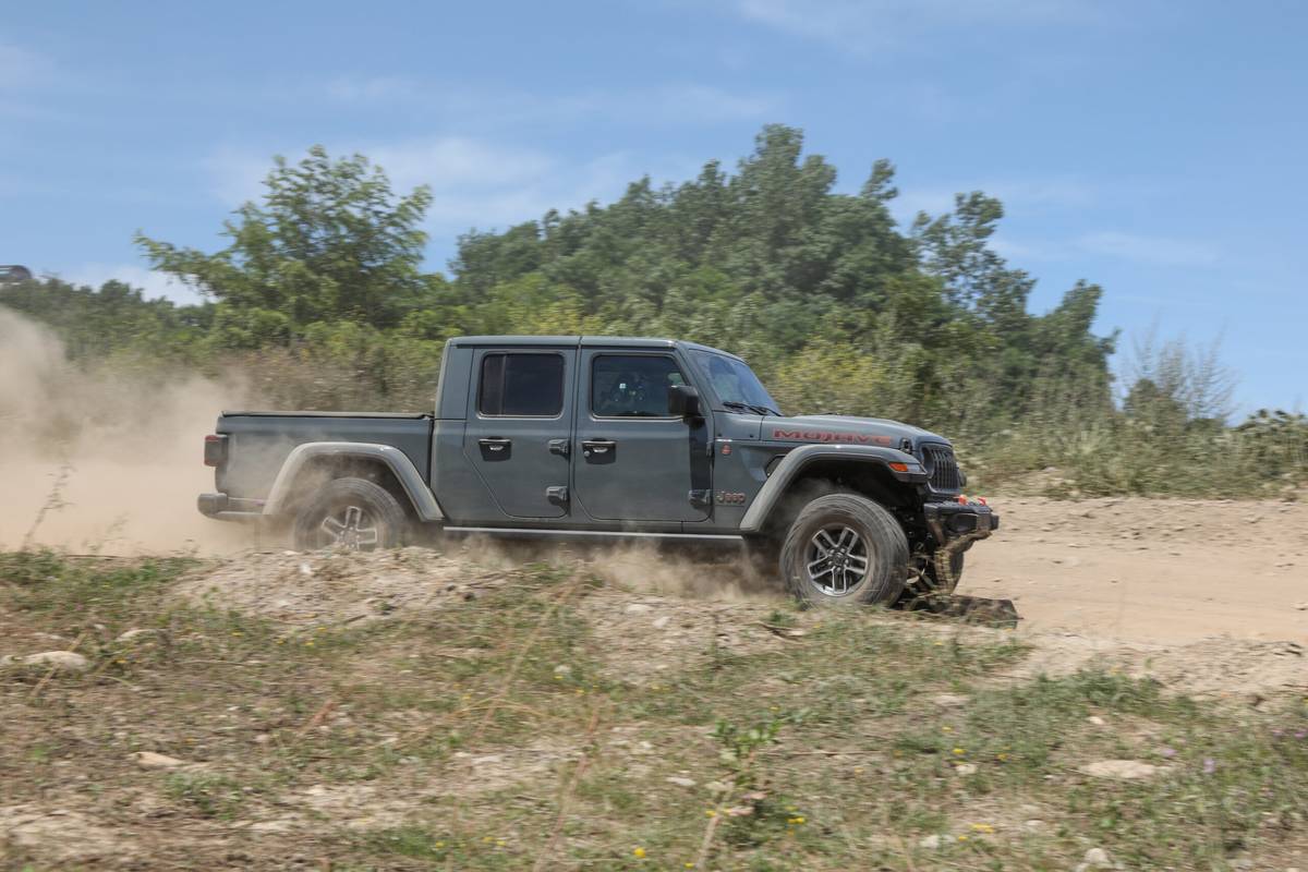 jeep gladiator mojave x 4x4 2025 12 exterior offroad profile scaled jpg