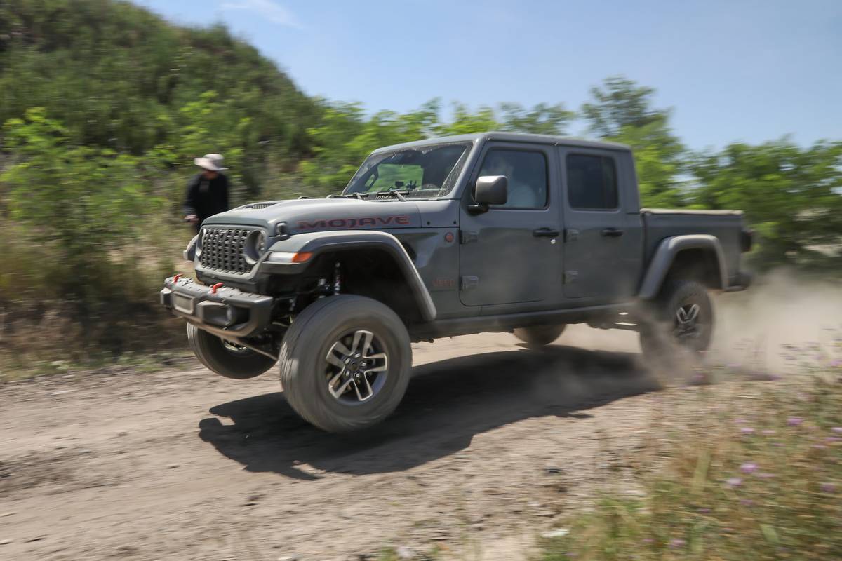 jeep gladiator mojave x 4x4 2025 14 exterior offroad front angle scaled jpg