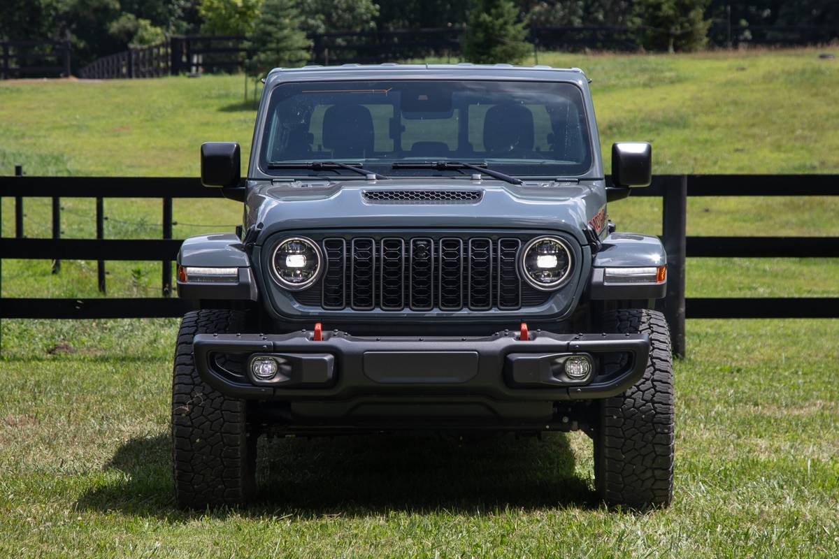 jeep gladiator mojave x 4x4 2025 20 exterior front scaled jpg