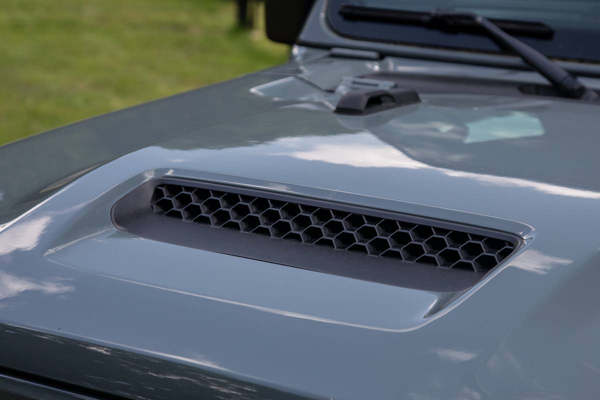 jeep gladiator mojave x 4x4 2025 21 exterior front vent scaled jpg