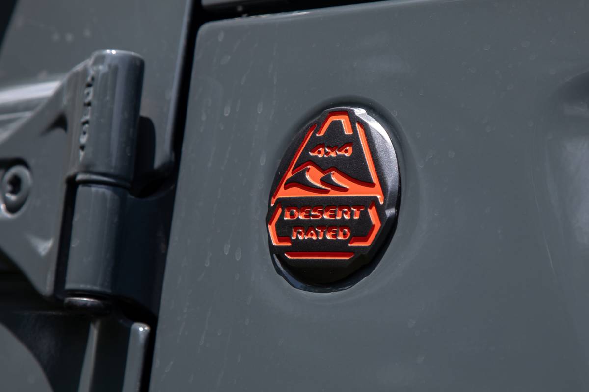 jeep gladiator mojave x 4x4 2025 27 exterior profile badge scaled jpg