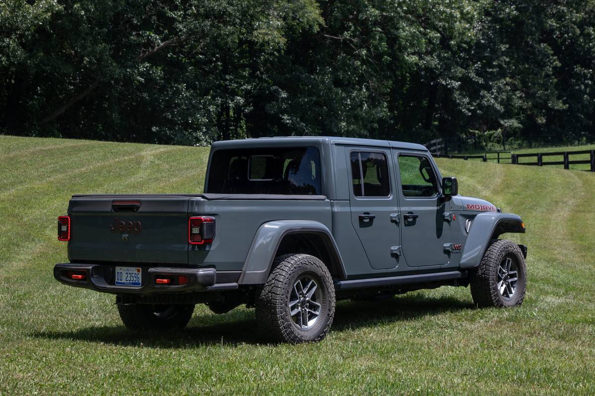 jeep gladiator mojave x 4x4 2025 28 exterior rear angle scaled jpg