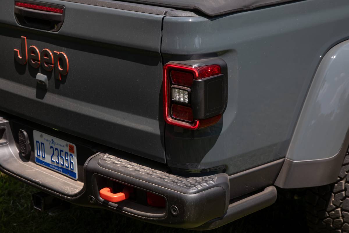 jeep gladiator mojave x 4x4 2025 30 exterior taillight scaled jpg