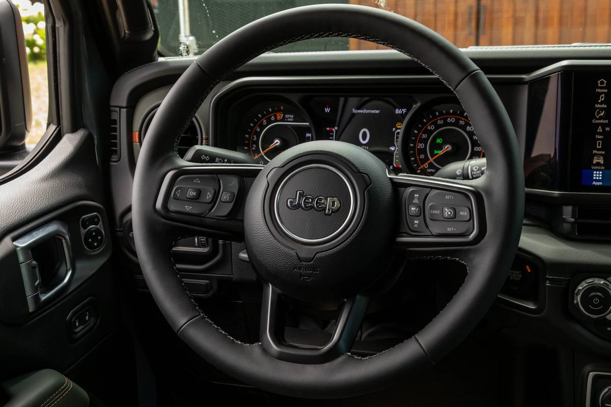 jeep gladiator mojave x 4x4 2025 42 interior steering wheel scaled jpg