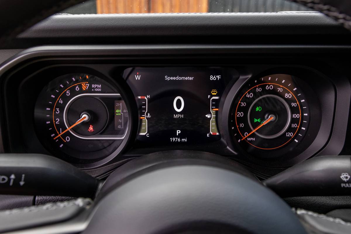 jeep gladiator mojave x 4x4 2025 43 interior instrument panel scaled jpg
