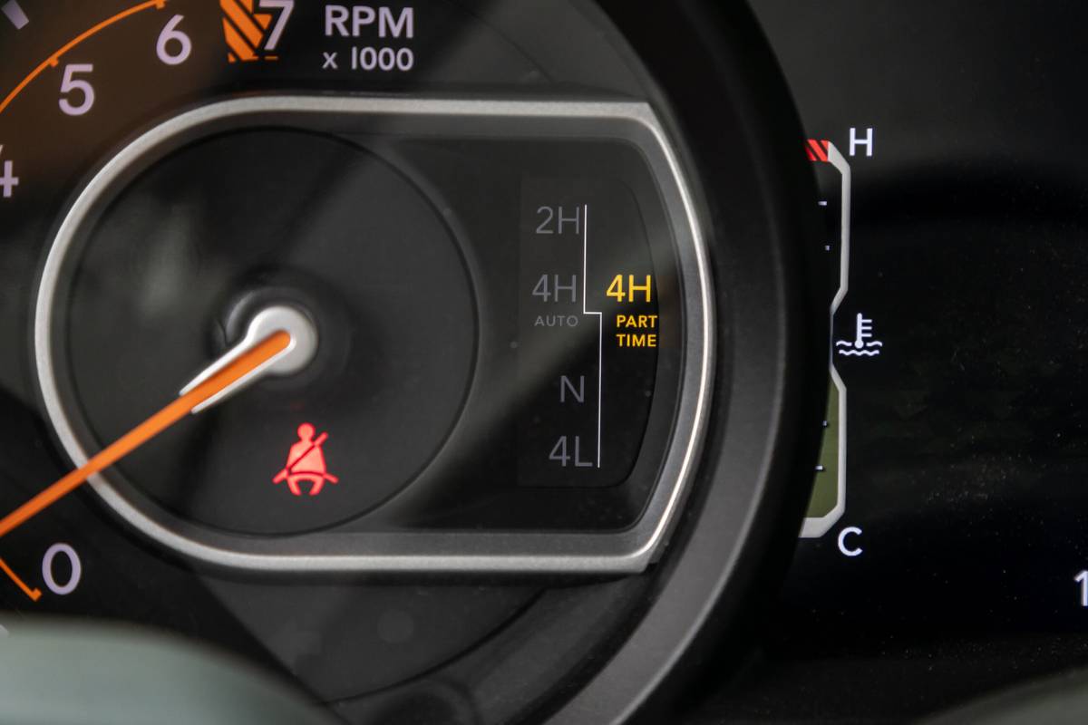 jeep gladiator mojave x 4x4 2025 44 interior instrument panel scaled jpg