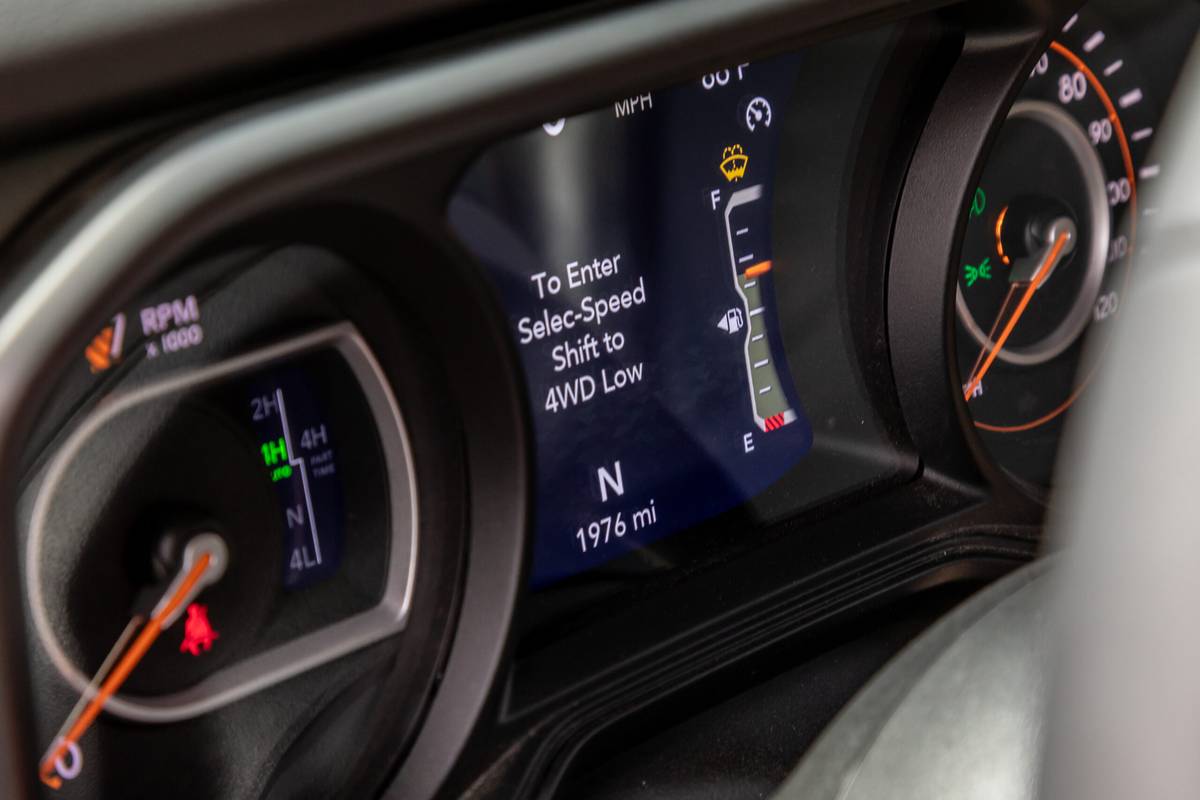 jeep gladiator mojave x 4x4 2025 49 interior instrument panel scaled jpg