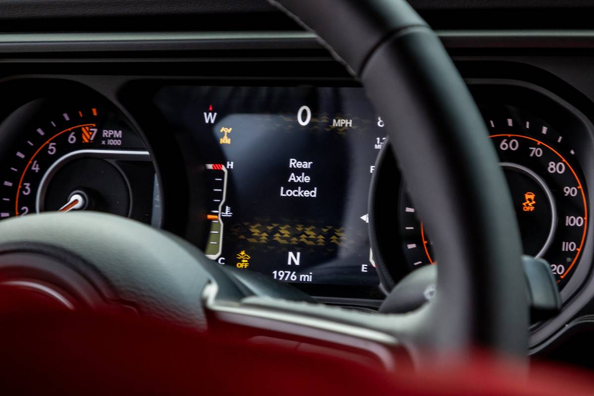 jeep gladiator mojave x 4x4 2025 52 interior instrument panel scaled jpg