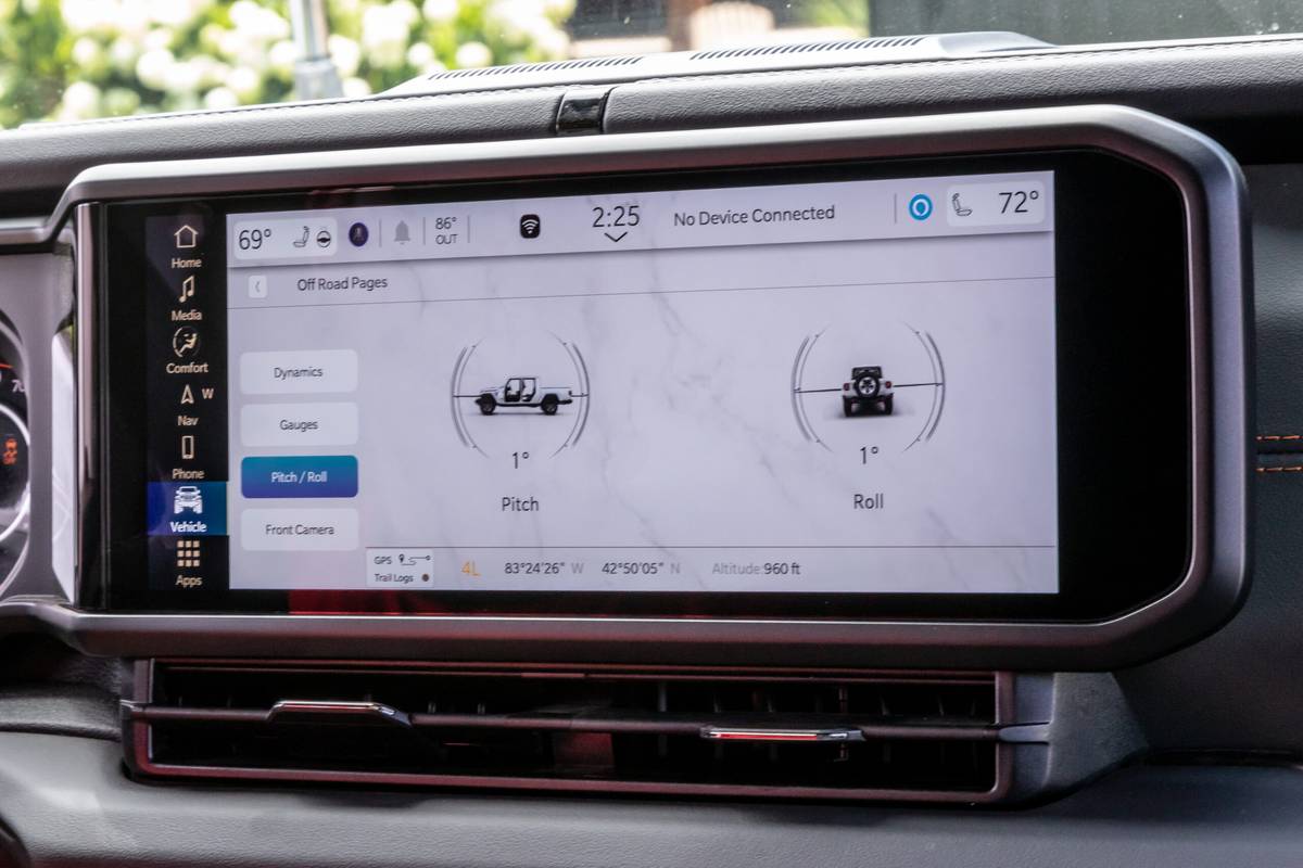 jeep gladiator mojave x 4x4 2025 59 interior center stack display scaled jpg