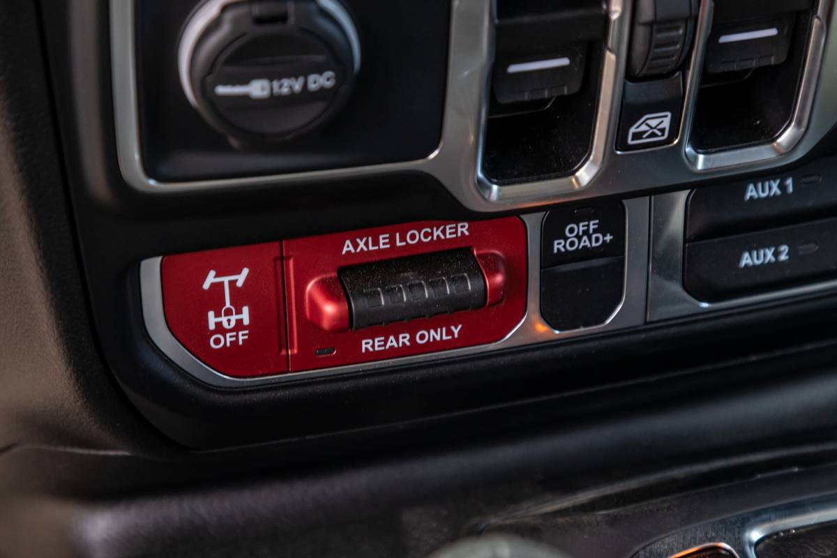 jeep gladiator mojave x 4x4 2025 62 interior drive mode scaled jpg