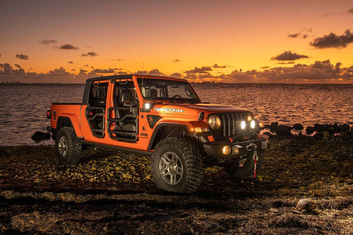 jeep gladiator three o five edition 2020 01 angle  exterior  front  orange jpg