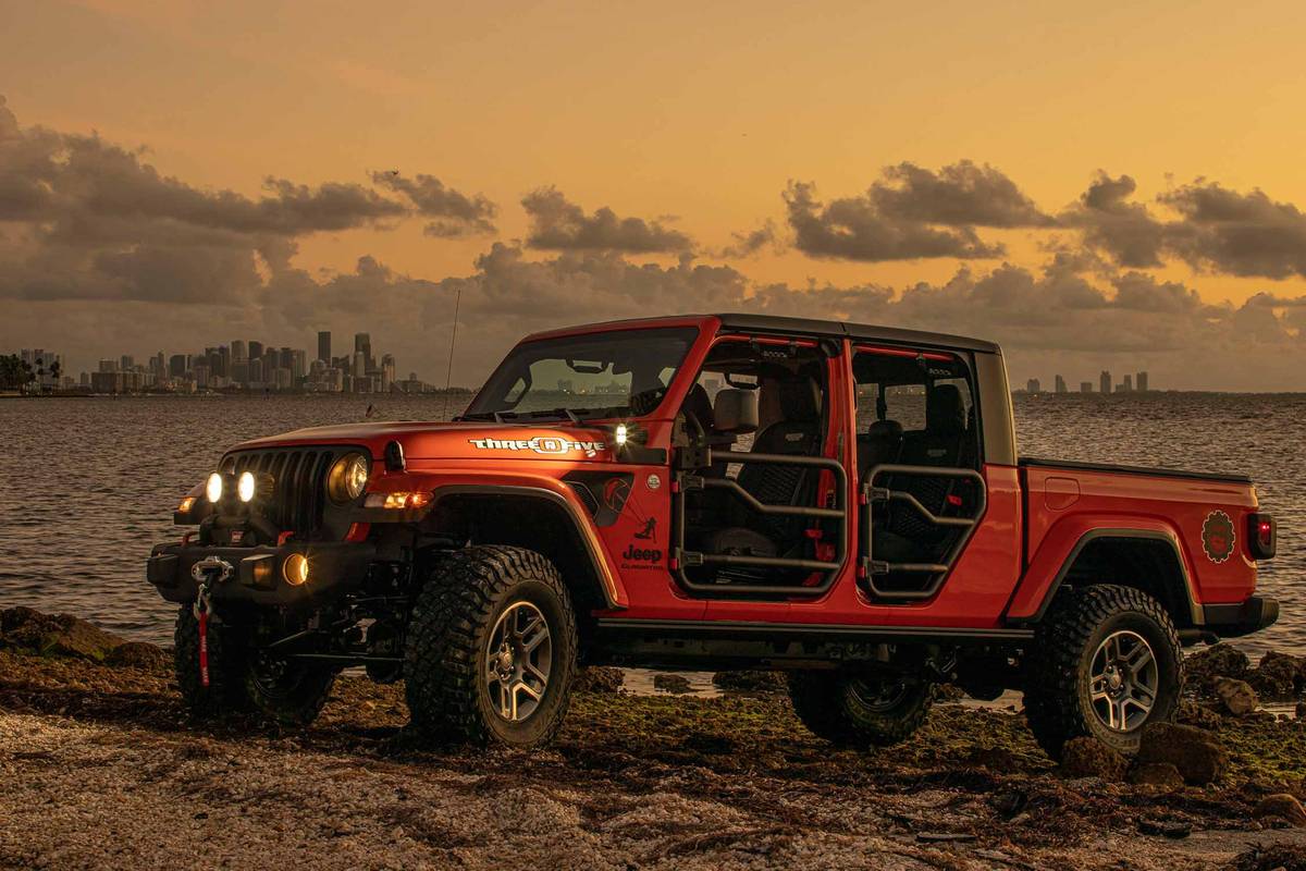 jeep gladiator three o five edition 2020 02 angle  exterior  front  orange jpg