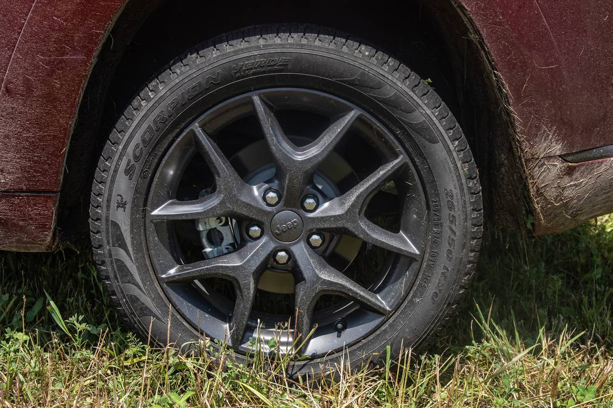 jeep grand cherokee 2019 16 exterior  red  wheel jpg