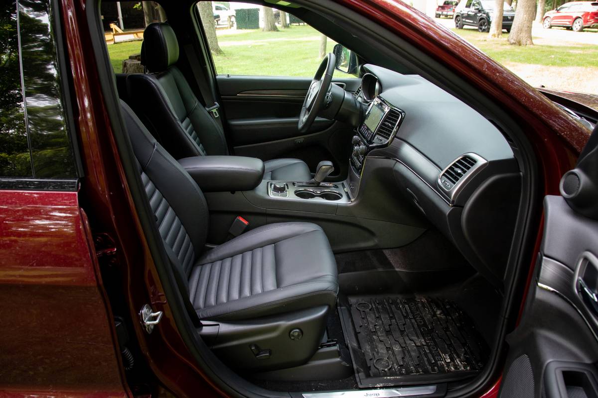 jeep grand cherokee 2019 20 front row  interior jpg