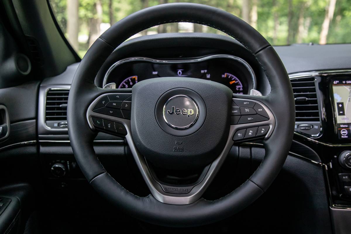jeep grand cherokee 2019 23 front row  interior  steering wheel jpg