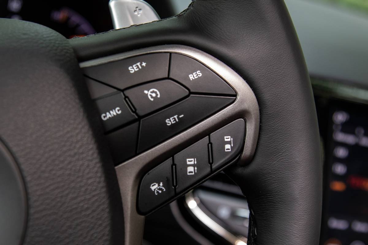 jeep grand cherokee 2019 25 controls  detail  front row  interior  steering wheel jpg