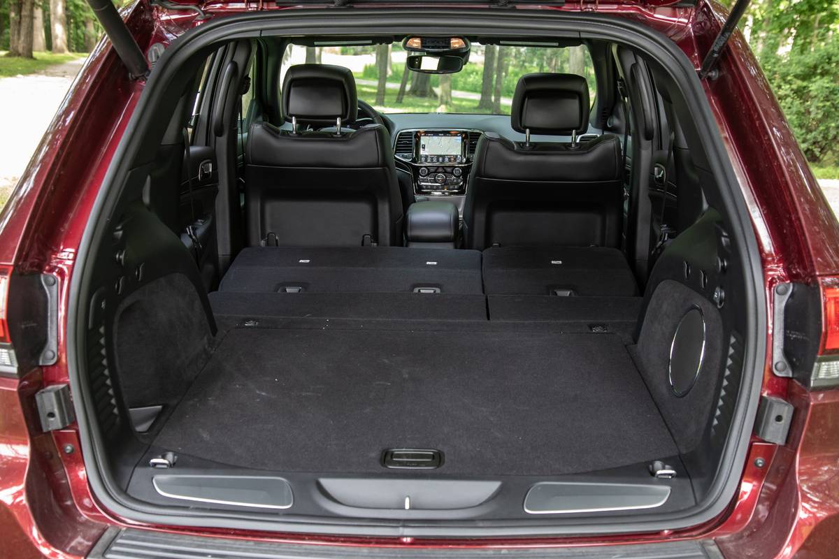 jeep grand cherokee 2019 47 folding seats  interior  trunk jpg