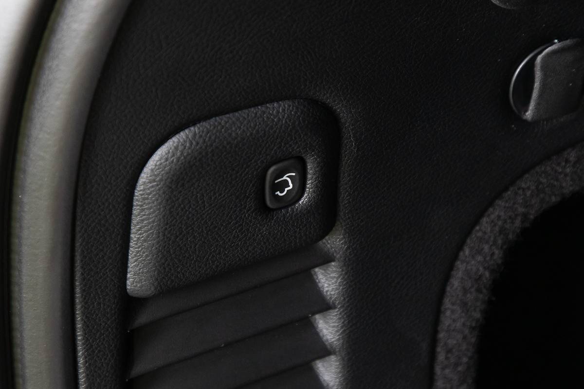 jeep grand cherokee 2019 50 controls  detail  interior  trunk jpg