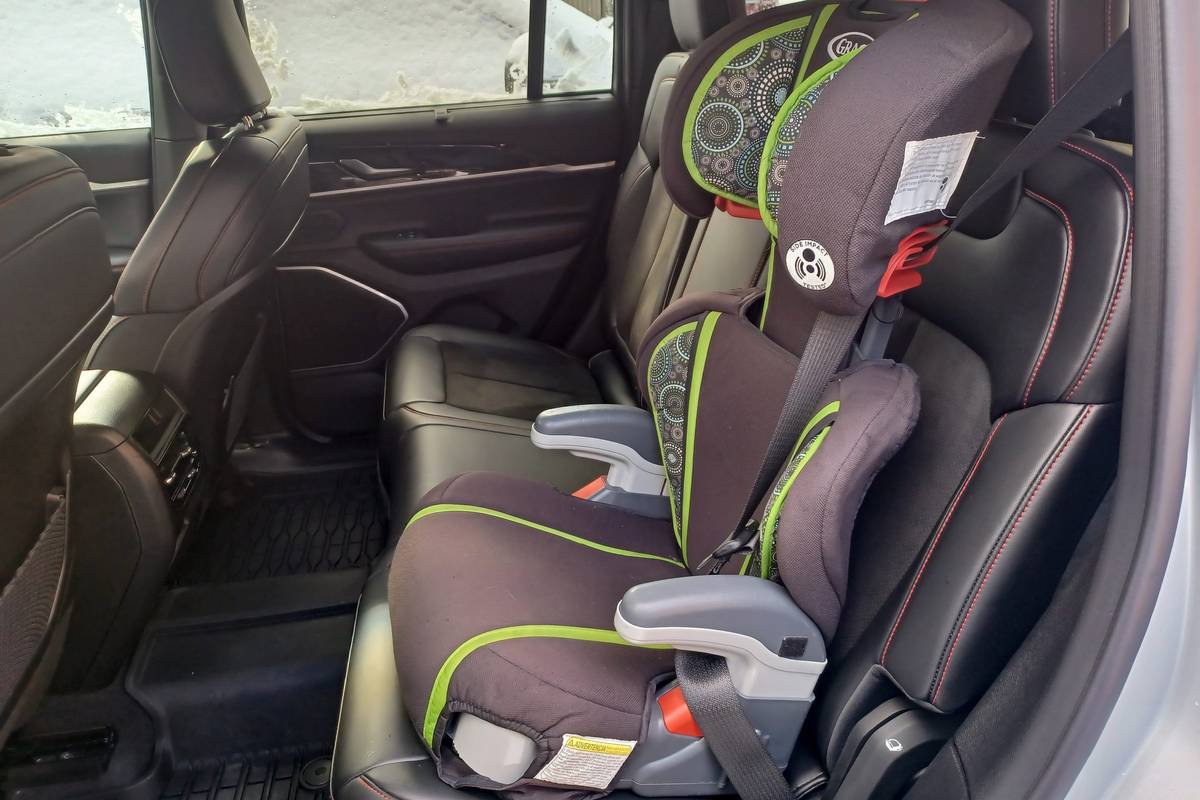 How Do Car Seats Fit in a 2022 Jeep Grand Cherokee?