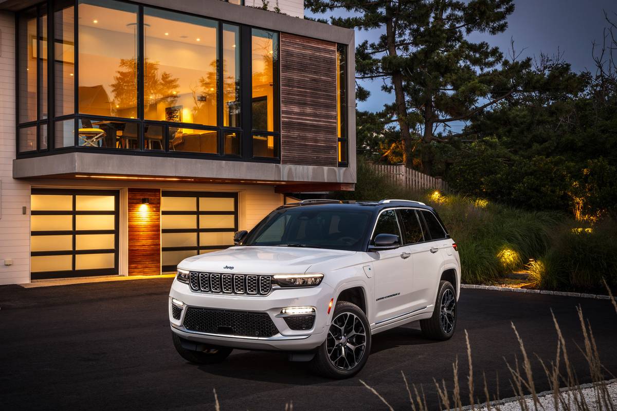 2022 Jeep Grand Cherokee | Manufacturer image
