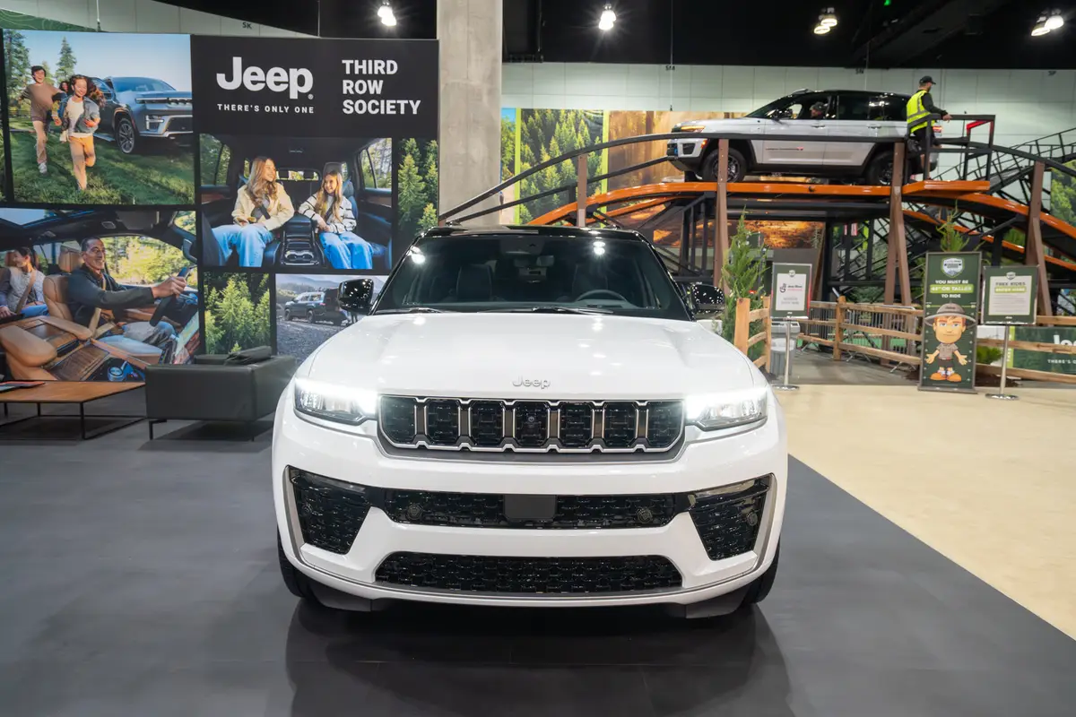 jeep grand cherokee 2026 01 exterior front jpg