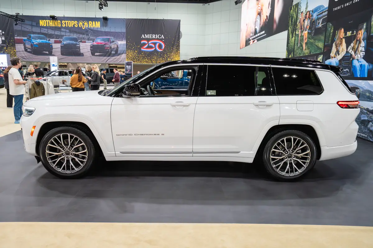 jeep grand cherokee 2026 03 exterior profile jpg