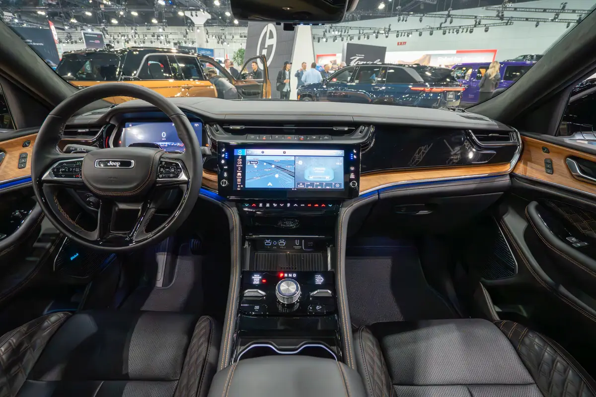 jeep grand cherokee 2026 07 interior front row jpg