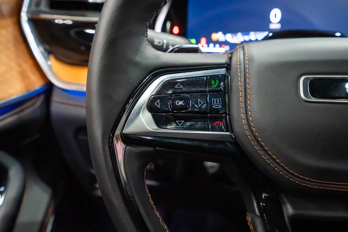 jeep grand cherokee 2026 10 interior steering wheel buttons jpg