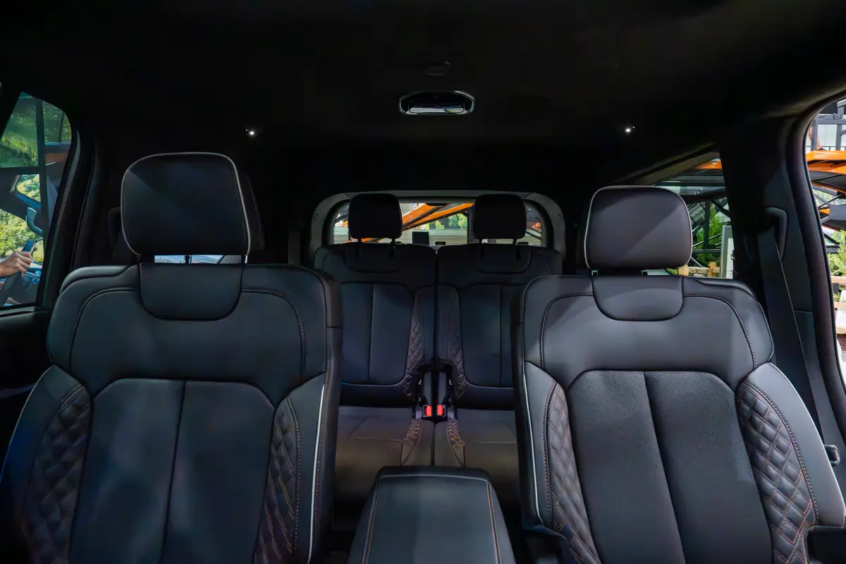jeep grand cherokee 2026 16 Interior third row seats jpg