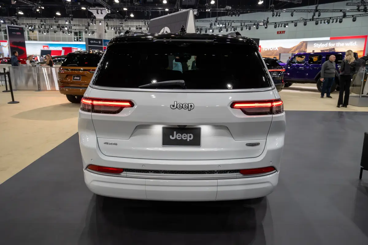 jeep grand cherokee 2026 18 exterior rear jpg