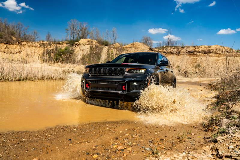 jeep-grand-cherokee-2027-exterior-oem-01