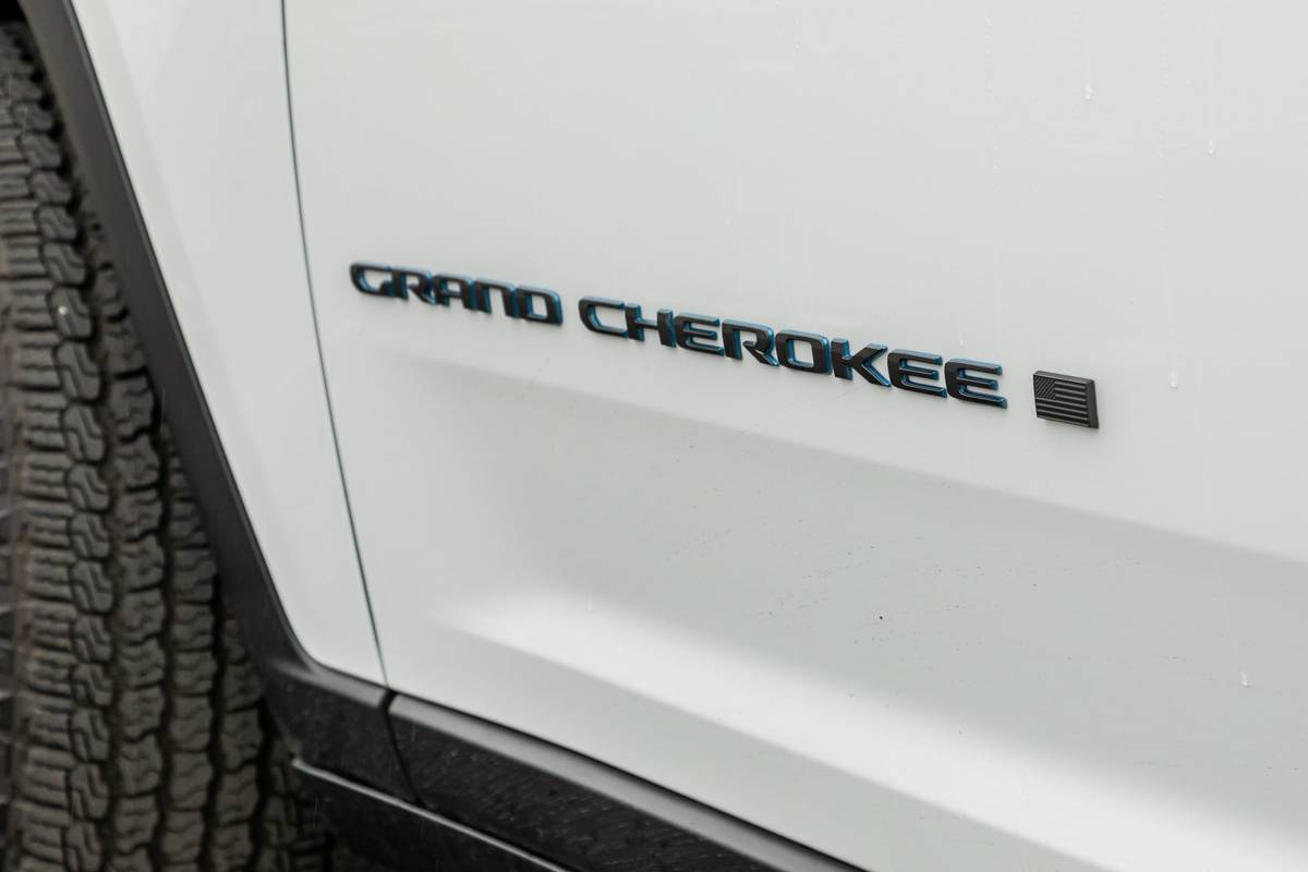 2022 Jeep Grand Cherokee 4xe | Cars.com photo by Christian Lantry