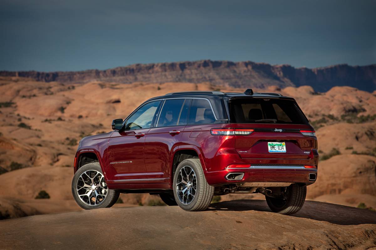 jeep grand cherokee comparison 2025 exterior oem 03 jpg