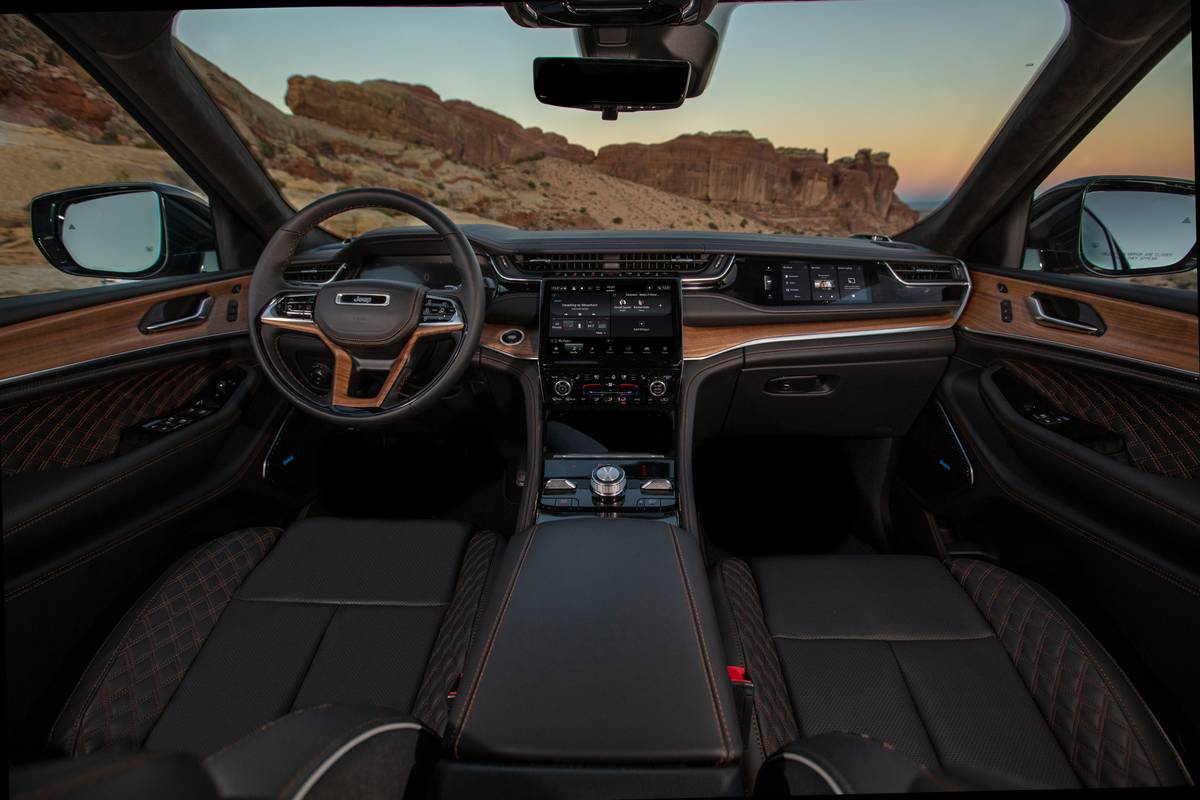 jeep grand cherokee comparison 2025 interior oem 02 jpg