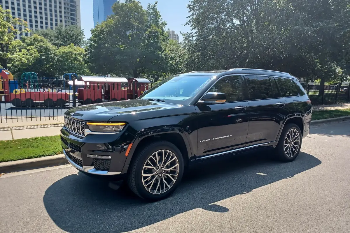 Jeep third 2025 row suv