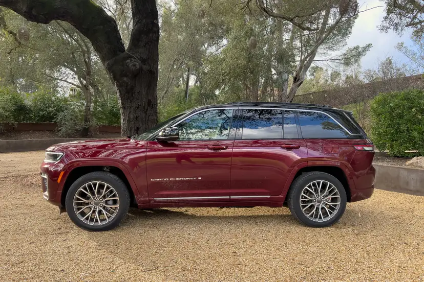 jeep-grand-cherokee-summit-2026-04-exterior-profile