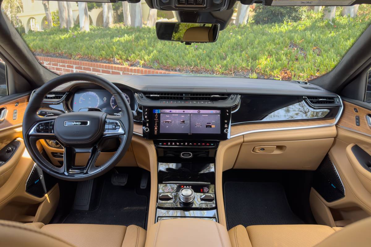 jeep grand cherokee summit 2026 13 interior front row jpg