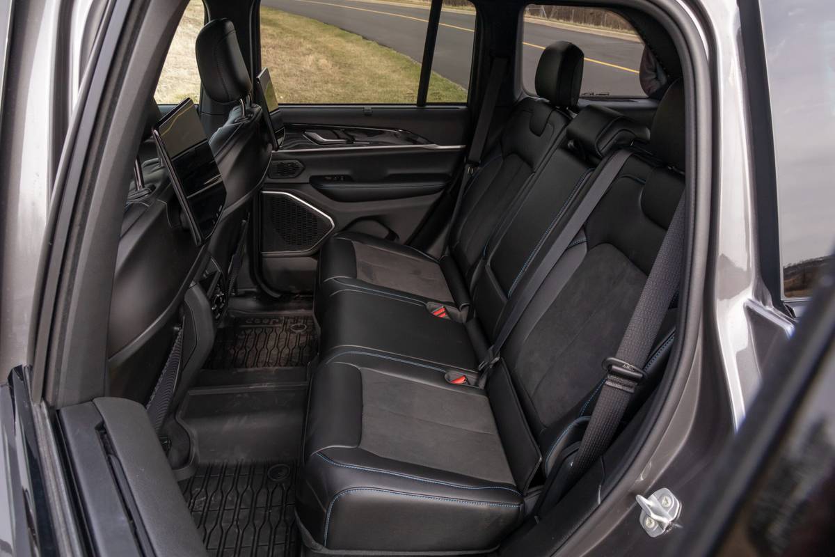 How Do Car Seats Fit in a 2023 Jeep Grand Cherokee 4xe?