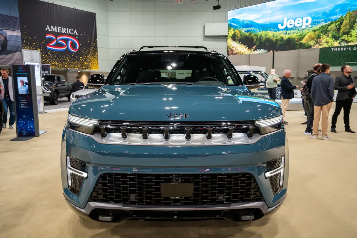 jeep grand wagoneer 2026 01 exterior front jpg