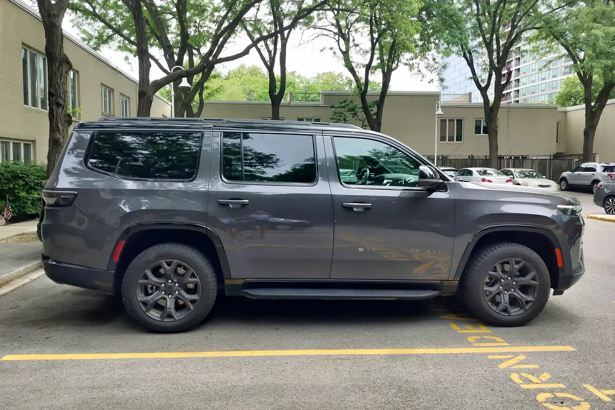 jeep grand wagoneer 2026 02 exterior profile gray jpg