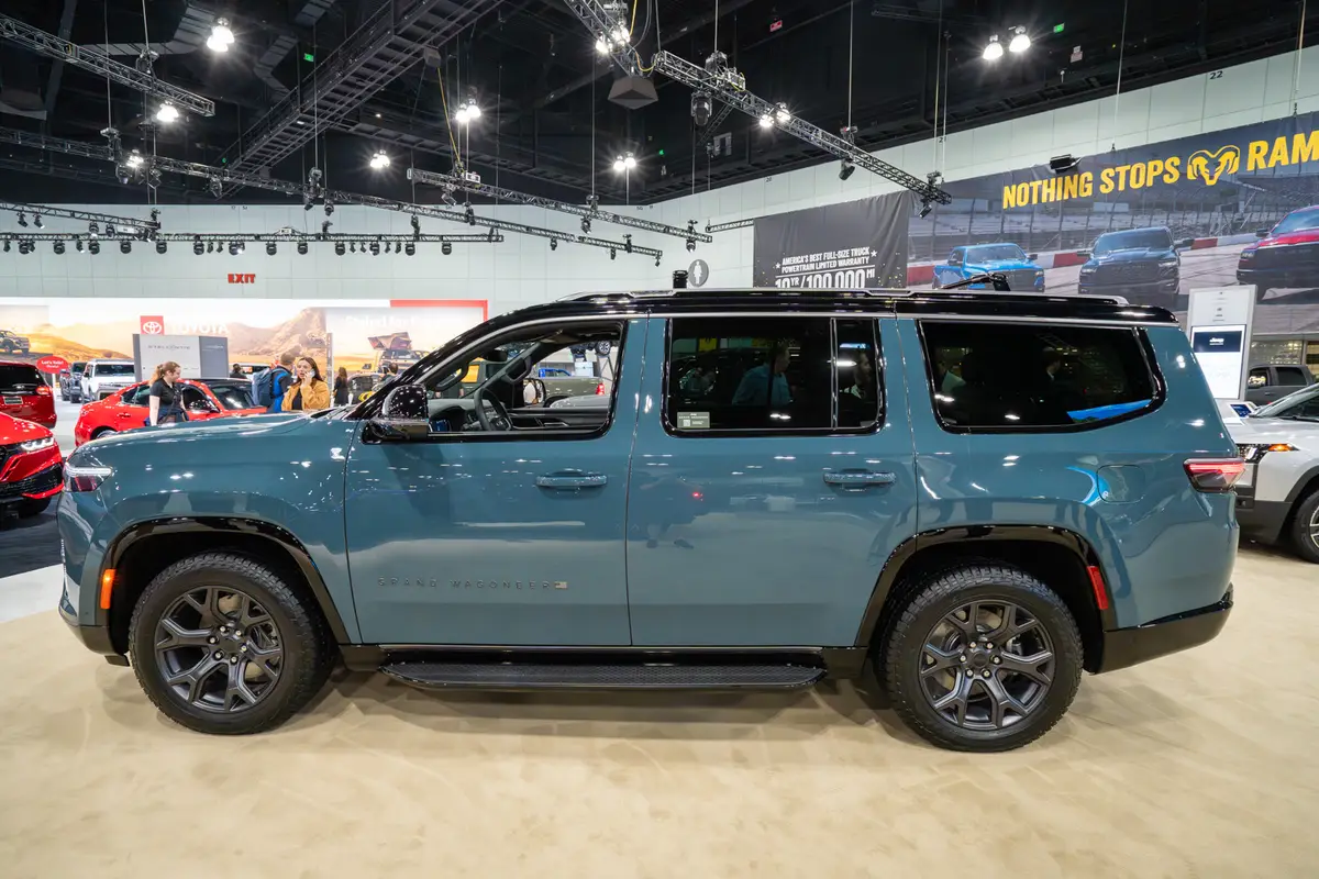 jeep grand wagoneer 2026 03 exterior profile jpg